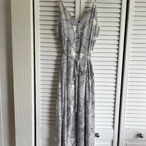 Sienna Sky Midi Dress. Black & White Versatile and feminine. Size Small